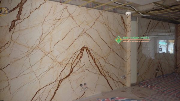 Đá Marble Vàng Kem Chỉ Sofita ốp tranh đá đối xứng