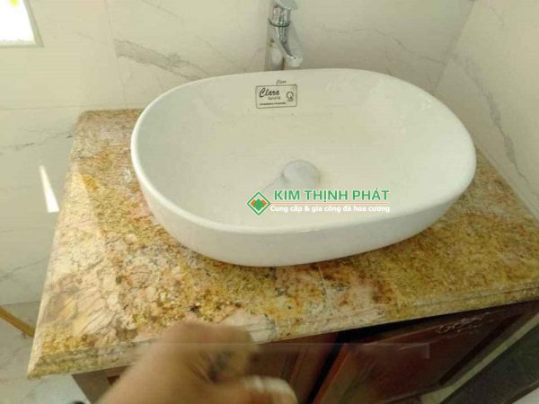 Đá Vàng Hoàng Gia (Imperial Gold) cắt lavabo