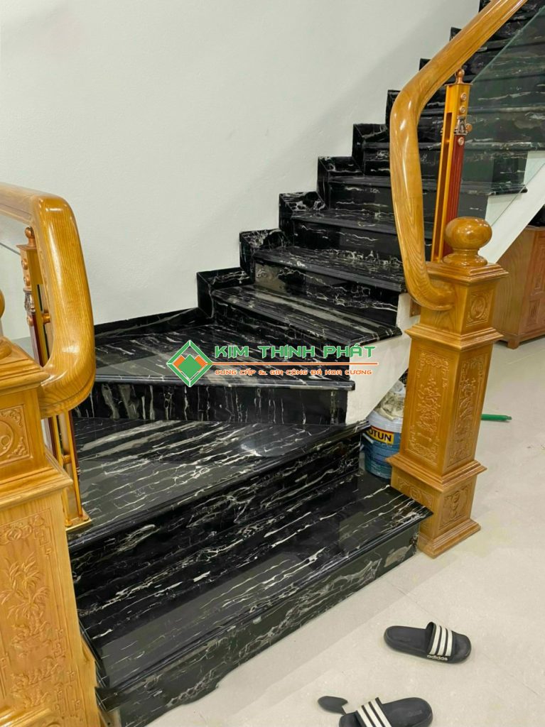 Đá Marble Đen Hoa Băng (Royal Black) ốp bậc cầu thang