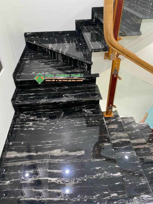 Đá Marble Đen Hoa Băng (Royal Black) ốp bậc cầu thang