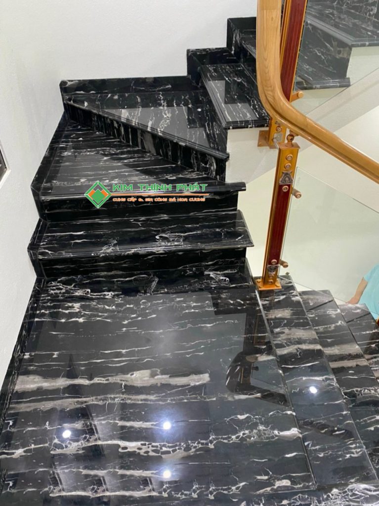 Đá Marble Đen Hoa Băng (Royal Black) ốp bậc cầu thang