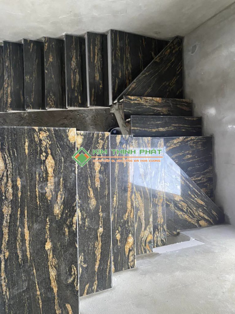 Đá Vàng Đen Titanium (Titanium Gold Black) ốp cầu thang bộ