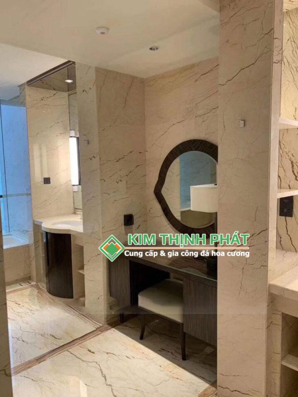 Đá Marble Vàng Kem Chỉ Sofita tường nhà tắm