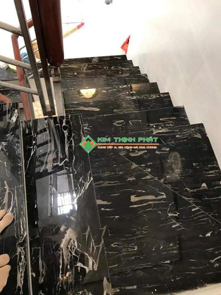 Đá Marble Đen Hoa Băng (Royal Black) ốp bậc cầu thang