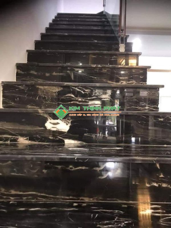 Đá Marble Đen Hoa Băng (Royal Black) ốp bậc cầu thang