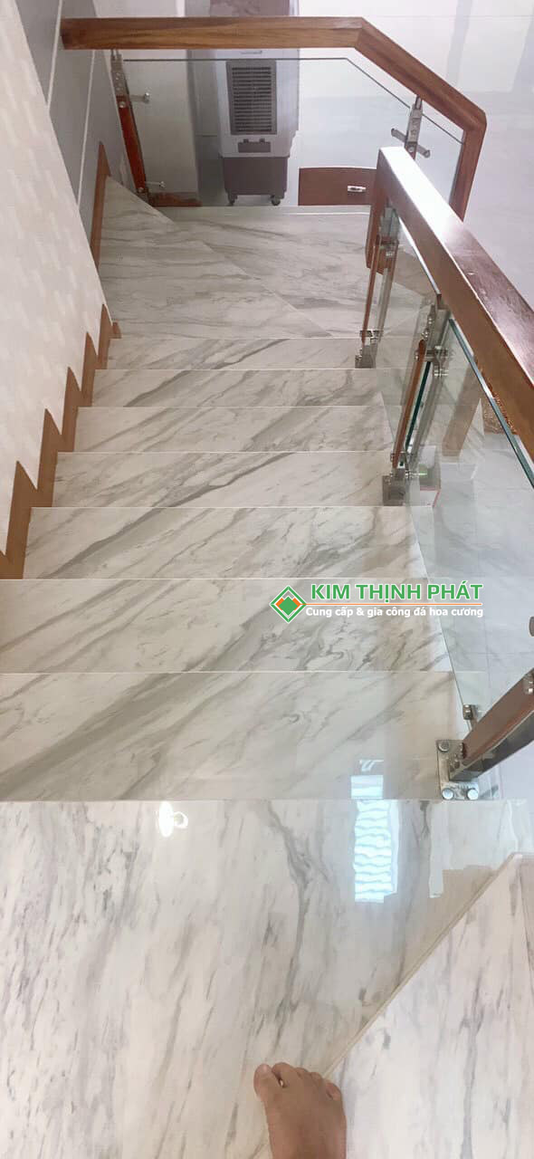 Đá CARRARA Lamar (Trắng Vân Mây Lamar) ốp cầu thang