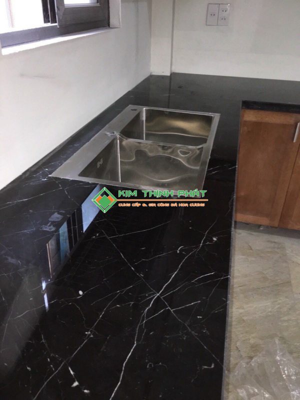 Đá Marble đen tia chớp ốp bàn bếp