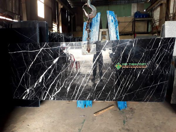 Tấm Đá Marble Đen Tia Chớp vân dày