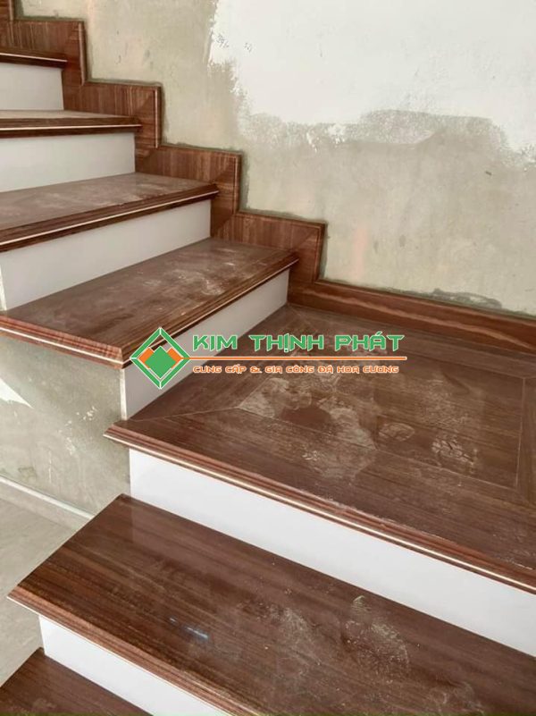 Ốp bậc cầu thang Đá Đỏ Vân Gỗ (Rose Wood)