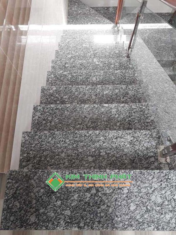 Đá Trắng Mắt Rồng (Metallica Granite) ốp cầu thang