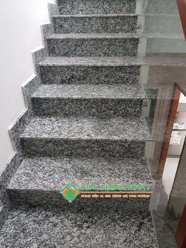 Đá Trắng Mắt Rồng (Metallica Granite) ốp cầu thang