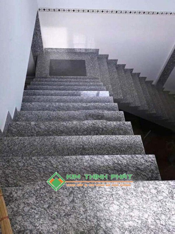 Đá Trắng Mắt Rồng (Metallica Granite) ốp cầu thang