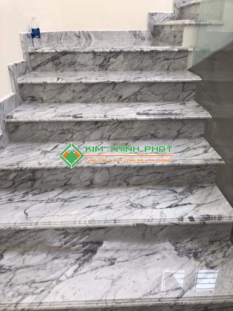 Đá Trắng Ý (Trắng Carrara) ốp bậc cầu thang bộ