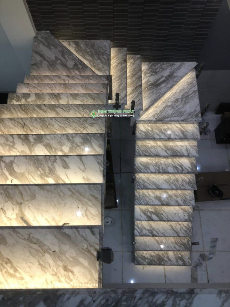 Đá Marble Trắng Volakas ốp bậc cầu thang bộ